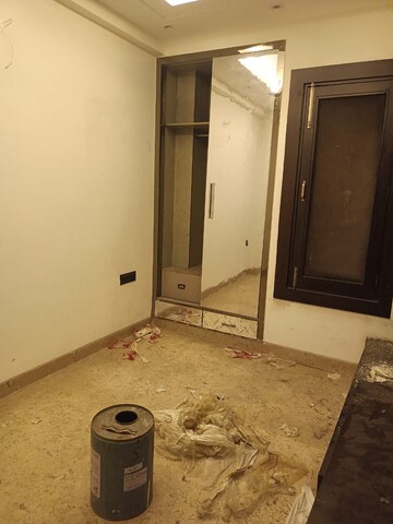 Room in 3 BHK Builder Floor at Jagriti Enclave – for Rent