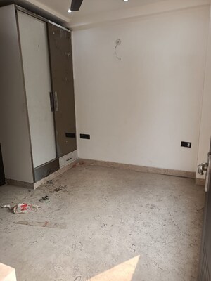 Room in 3 BHK Builder Floor at Jagriti Enclave – for Rent