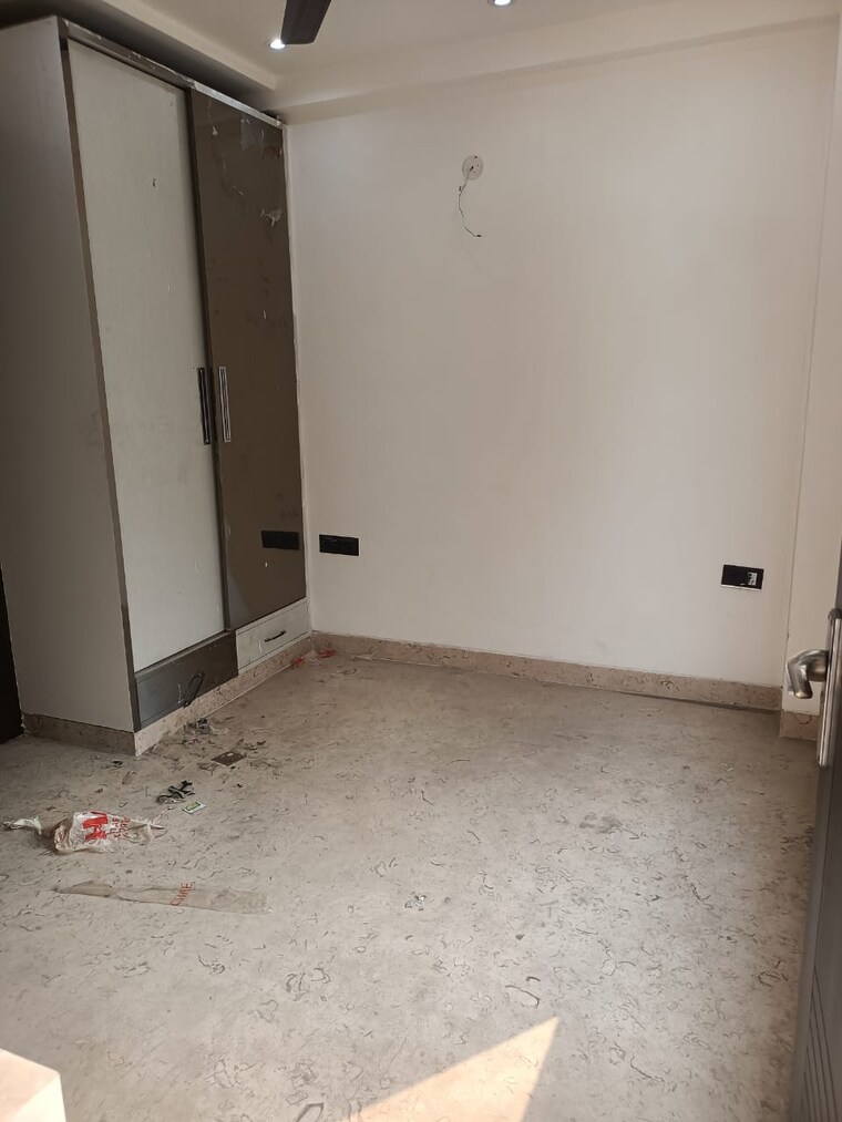 Room, jagriti enclave 3 Bedroom 950 Sq.Ft. Builder Floor In Jagriti Enclave Delhi 9430748