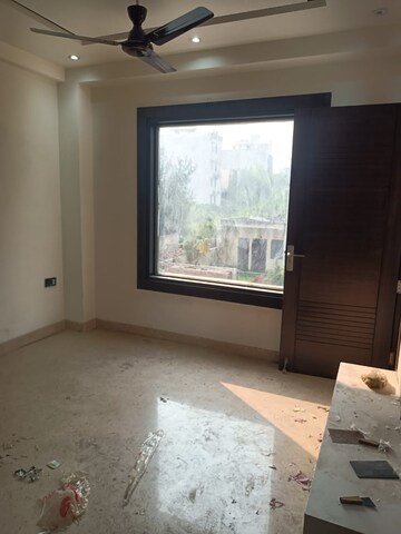 Room in 3 BHK Builder Floor at Jagriti Enclave – for Rent