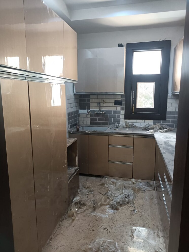 Kitchen, jagriti enclave 3 Bedroom 950 Sq.Ft. Builder Floor In Jagriti Enclave Delhi 9430748