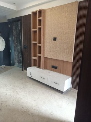 Room in 3 BHK Builder Floor at Jagriti Enclave – for Rent