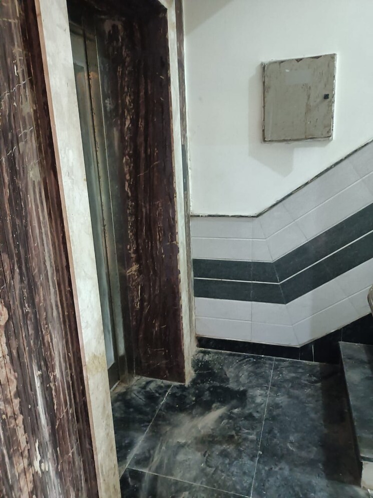 Bathroom, jagriti enclave 3 Bedroom 950 Sq.Ft. Builder Floor In Jagriti Enclave Delhi 9430748