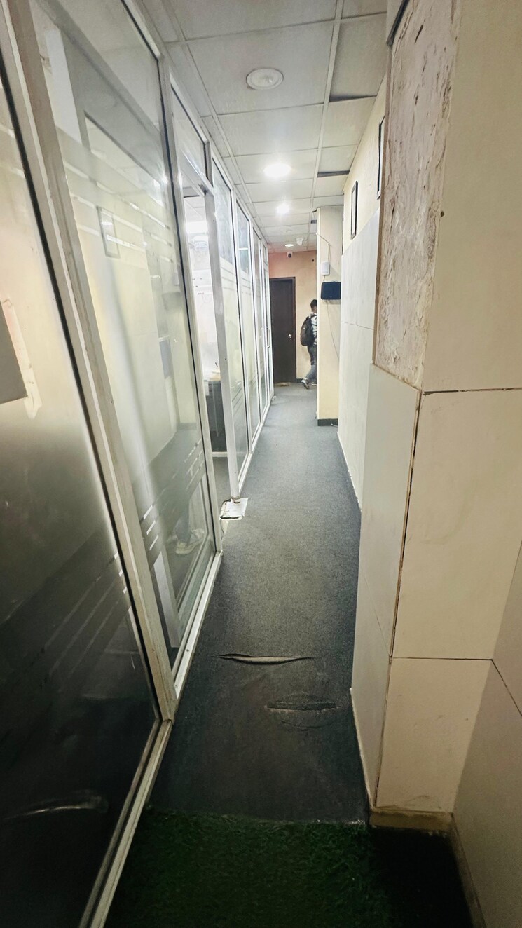 undefined, janakpuri Commercial Office Space 1200 Sq.Ft. In Janakpuri Delhi 9430731