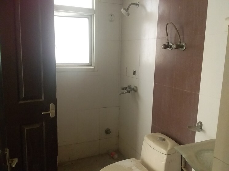 Bathroom, supertech-czar-suites 3 Bedroom 1875 Sq.Ft. Apartment In Omicron I Greater Noida Greater Noida 9430750