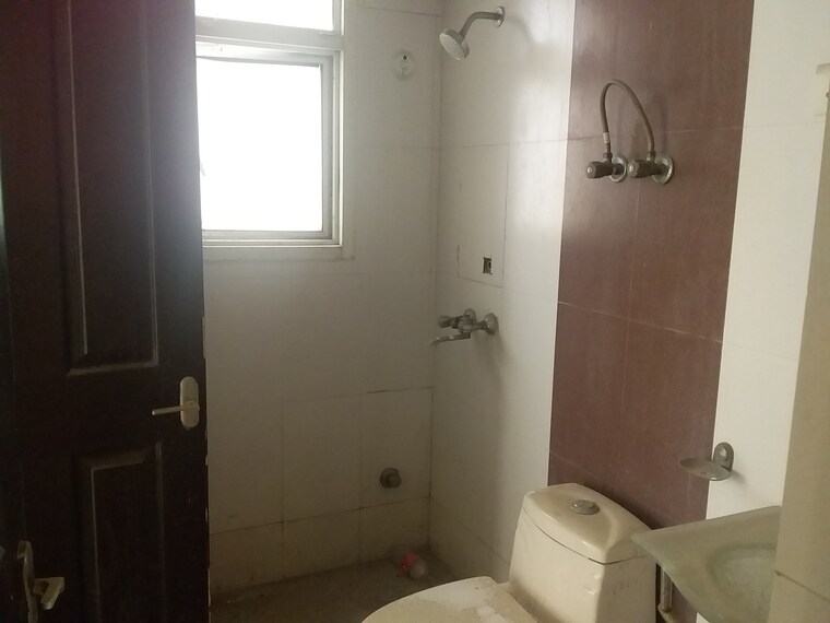 Bathroom, supertech-czar-suites 3 Bedroom 1875 Sq.Ft. Apartment In Omicron I Greater Noida Greater Noida 9430750