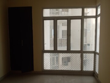 Room in 3 BHK Apartment at Supertech Czar Suites, Omicron I Greater Noida – for Sale