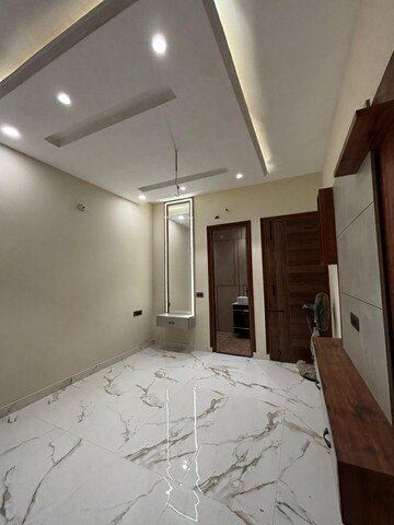 Room in 4 BHK Independent House at Sector 123 – for Sale