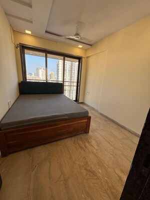 Room in 2 BHK Apartment at Naman Habitat, Andheri West – for Rent