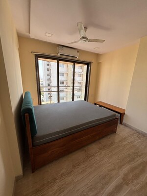 Room in 2 BHK Apartment at Naman Habitat, Andheri West – for Rent