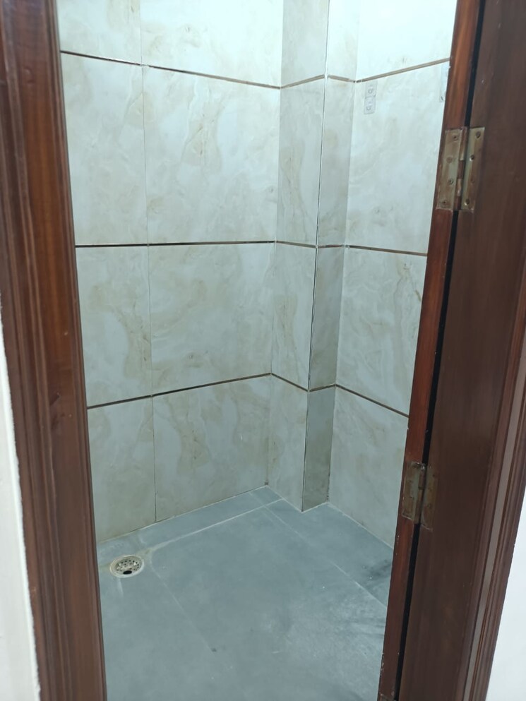 Bathroom, jagriti enclave 3 Bedroom 950 Sq.Ft. Builder Floor In Jagriti Enclave Delhi 9430888