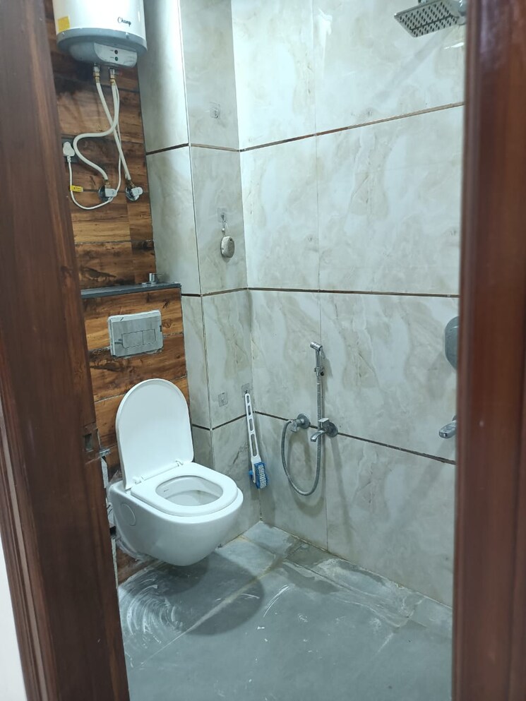 Bathroom, jagriti enclave 3 Bedroom 950 Sq.Ft. Builder Floor In Jagriti Enclave Delhi 9430888