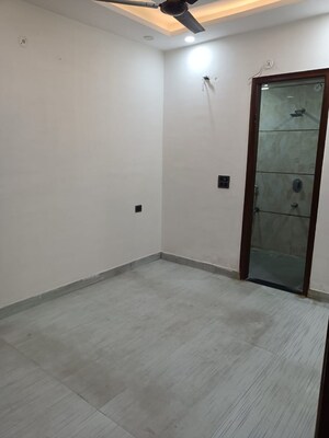 Room in 3 BHK Builder Floor at Jagriti Enclave – for Rent
