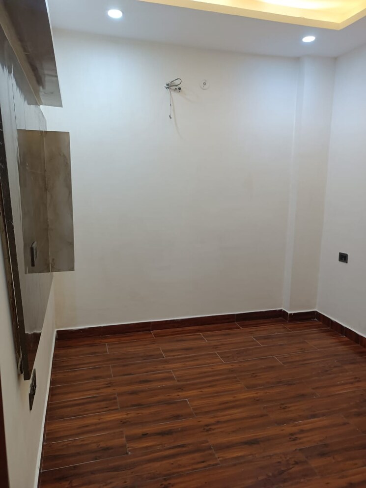 Room, jagriti enclave 3 Bedroom 950 Sq.Ft. Builder Floor In Jagriti Enclave Delhi 9430888