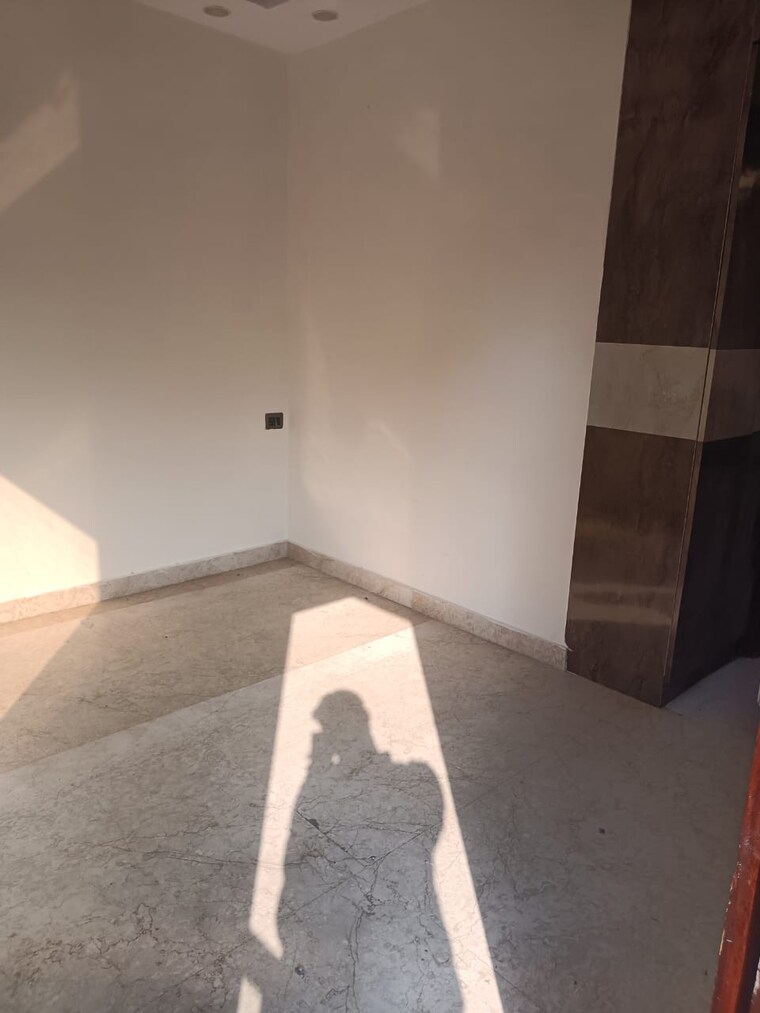 Room, jagriti enclave 3 Bedroom 950 Sq.Ft. Builder Floor In Jagriti Enclave Delhi 9430888