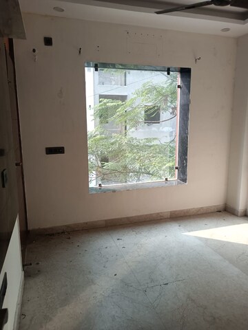 Room in 3 BHK Builder Floor at Jagriti Enclave – for Rent