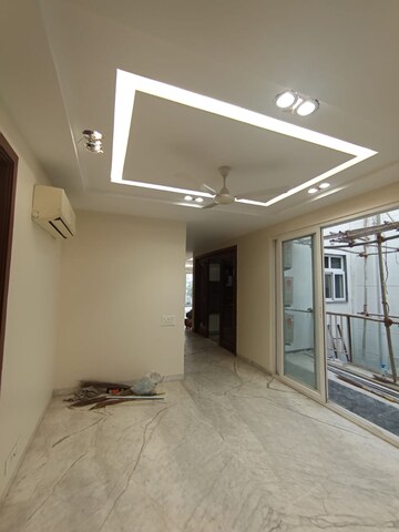 Room in 4 BHK Apartment at Greater Kailash ii – for Rent