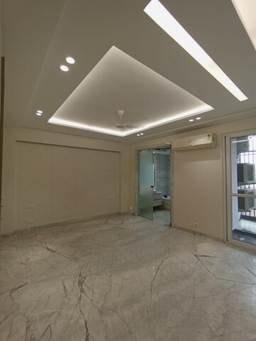 Room in 4 BHK Apartment at Greater Kailash ii – for Rent