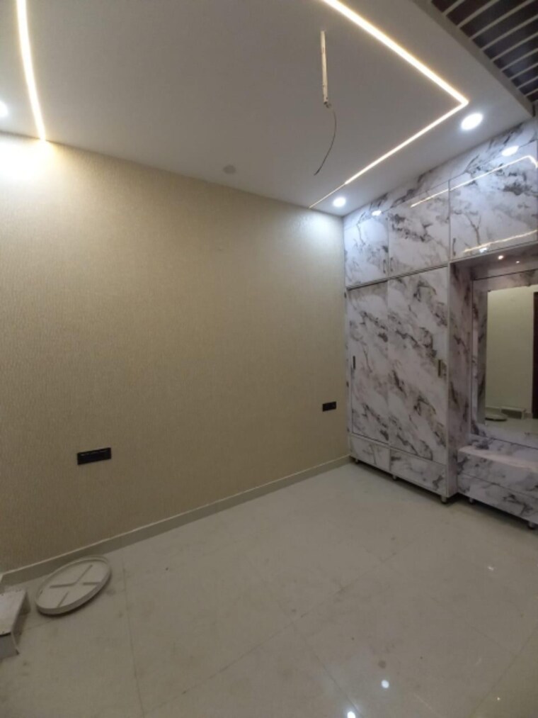 Room, sunny enclave 4 Bedroom 110 Sq.Yd. Independent House In Sunny Enclave Mohali 9431067