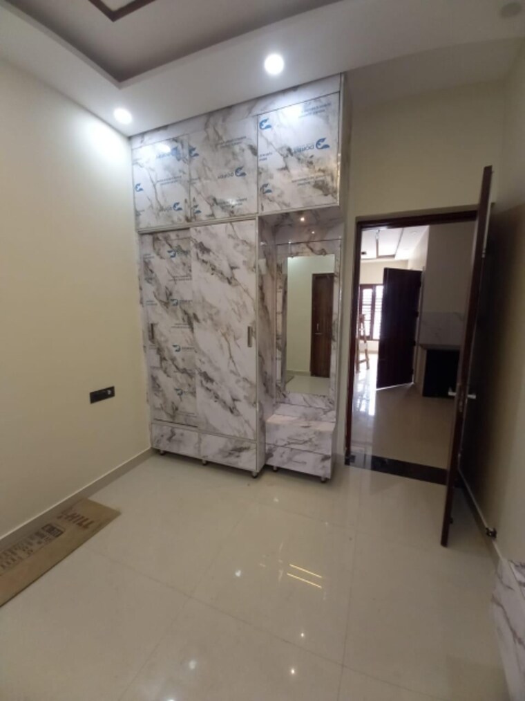 Room, sunny enclave 4 Bedroom 110 Sq.Yd. Independent House In Sunny Enclave Mohali 9431067