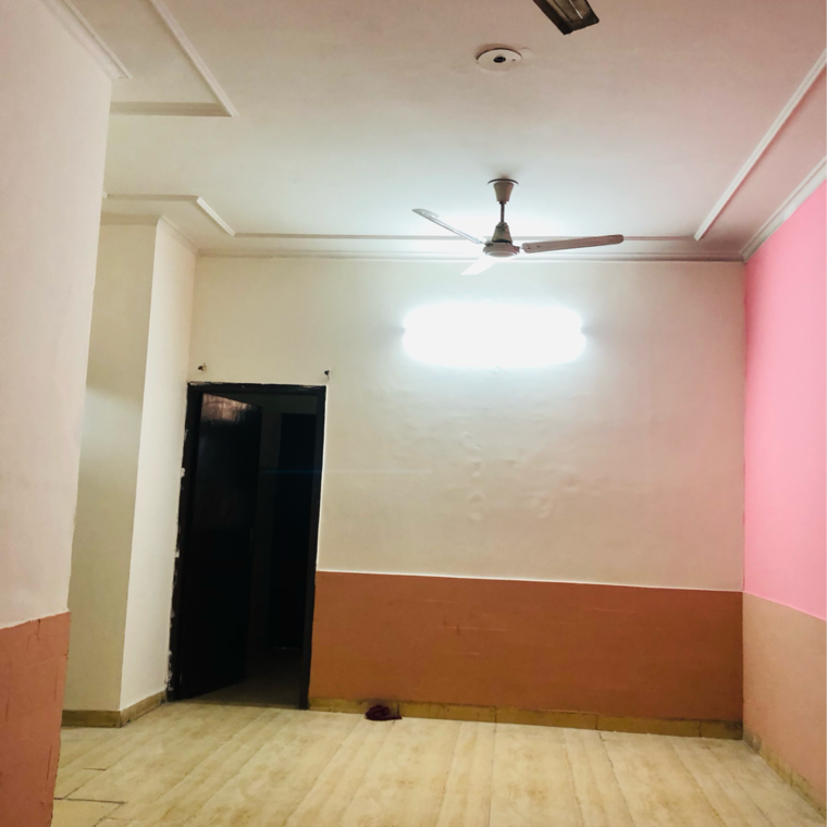 Room, sector 22 1.5 Bedroom 900 Sq.Ft. Villa In Sector 22 Gurgaon 9431055