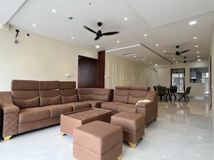 Team Area in 3 BHK Apartment at Lower Parel – for Rent