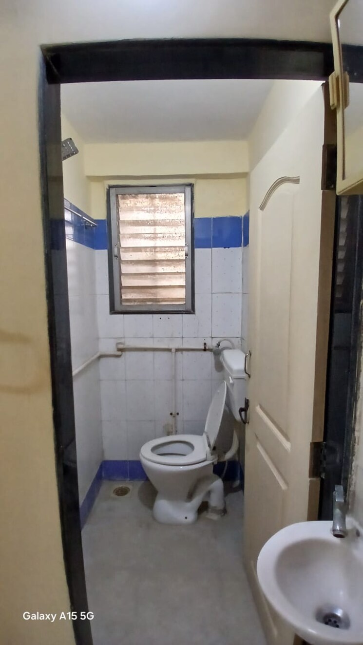 Bathroom, vasant-utsav-mumbai 2 Bedroom 800 Sq.Ft. Apartment In Kandivali East Mumbai 9431048