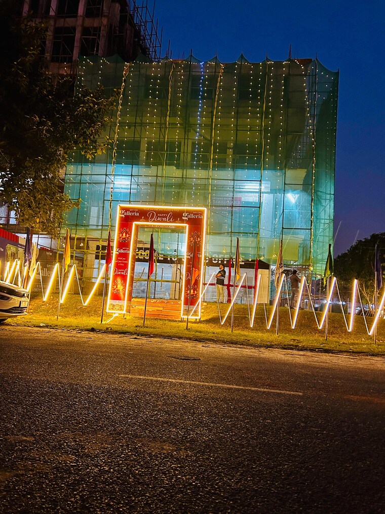 Swimming Pool, satyam-galleria Commercial Shop 452 Sq.Ft. In Phi Iii Greater Noida Greater Noida 9431068