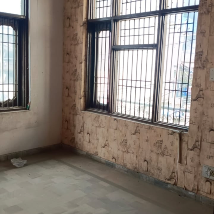 Room, baltana Commercial Shop 1400 Sq.Ft. In Baltana Zirakpur 9431177