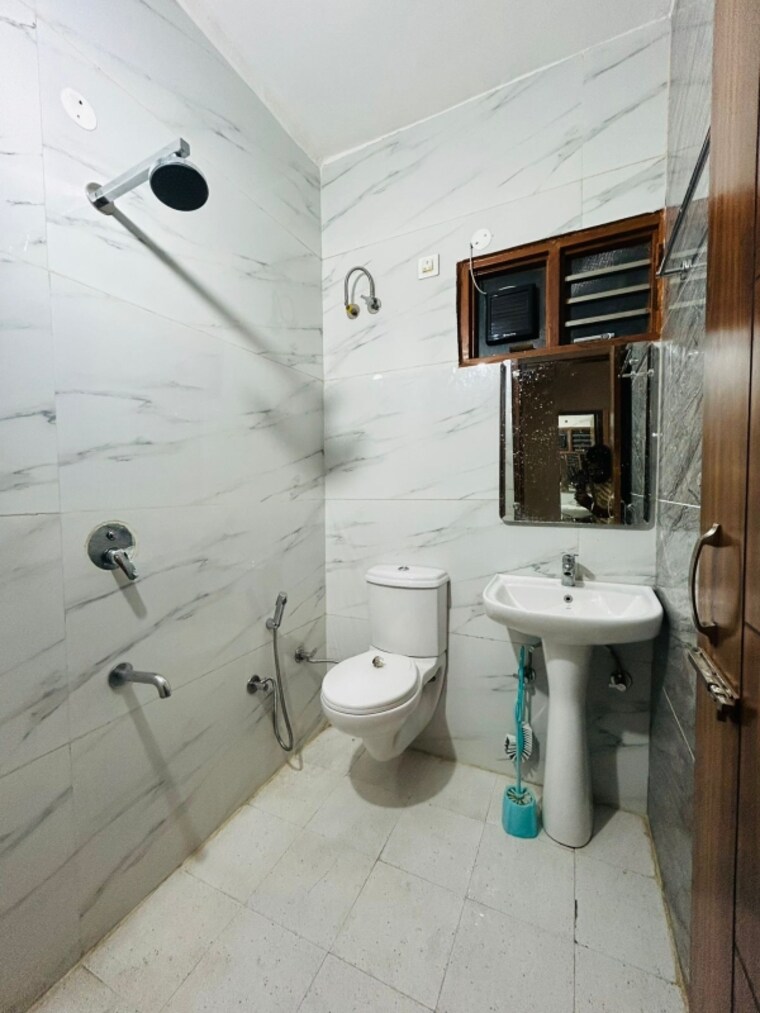 Attached Bathroom, sunny enclave 3 Bedroom 139 Sq.Yd. Apartment In Sunny Enclave Mohali 9431155