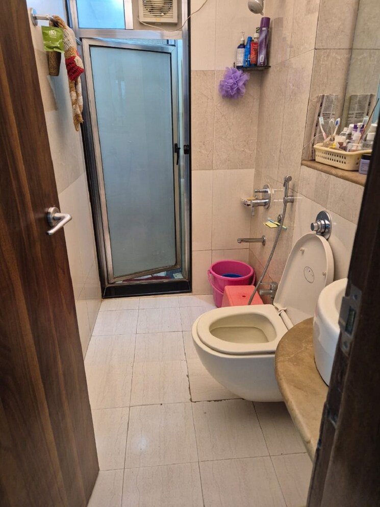 Bathroom, santacruz west 3 Bedroom 1200 Sq.Ft. Apartment In Santacruz West Mumbai 9431132