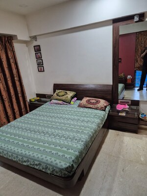 Bedroom in 3 BHK Apartment at Santacruz West – for Rent