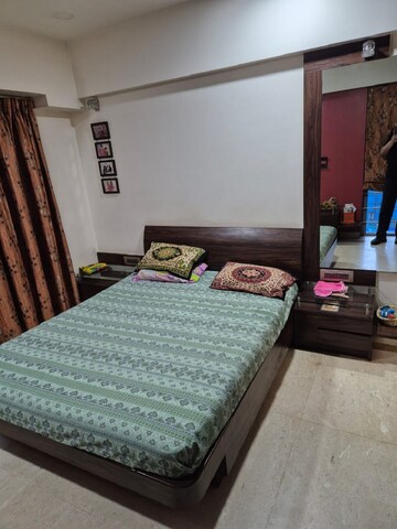 Bedroom in 3 BHK Apartment at Santacruz West – for Rent