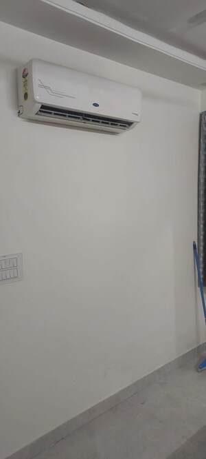 Room in 3 BHK Apartment at Shiva Hights, Narayan Vihar – for Rent