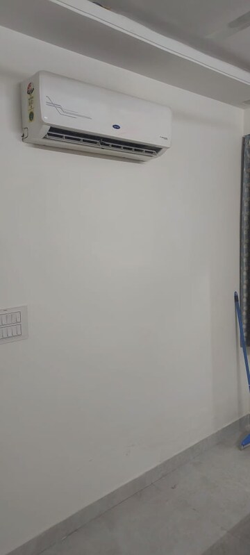 Room in 3 BHK Apartment at Shiva Hights, Narayan Vihar – for Rent