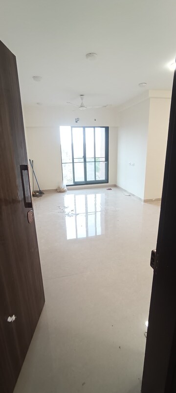 Room in 2 BHK Apartment at Jeevan Sona Apartment, Santacruz West – for Sale