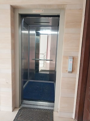 Lift in 2 BHK Builder Floor at RWA Apartments Sector 47, Sector 47 – for Rent