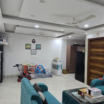 Living Room in 3.5 BHK Builder Floor at Sector 23 – for Rent