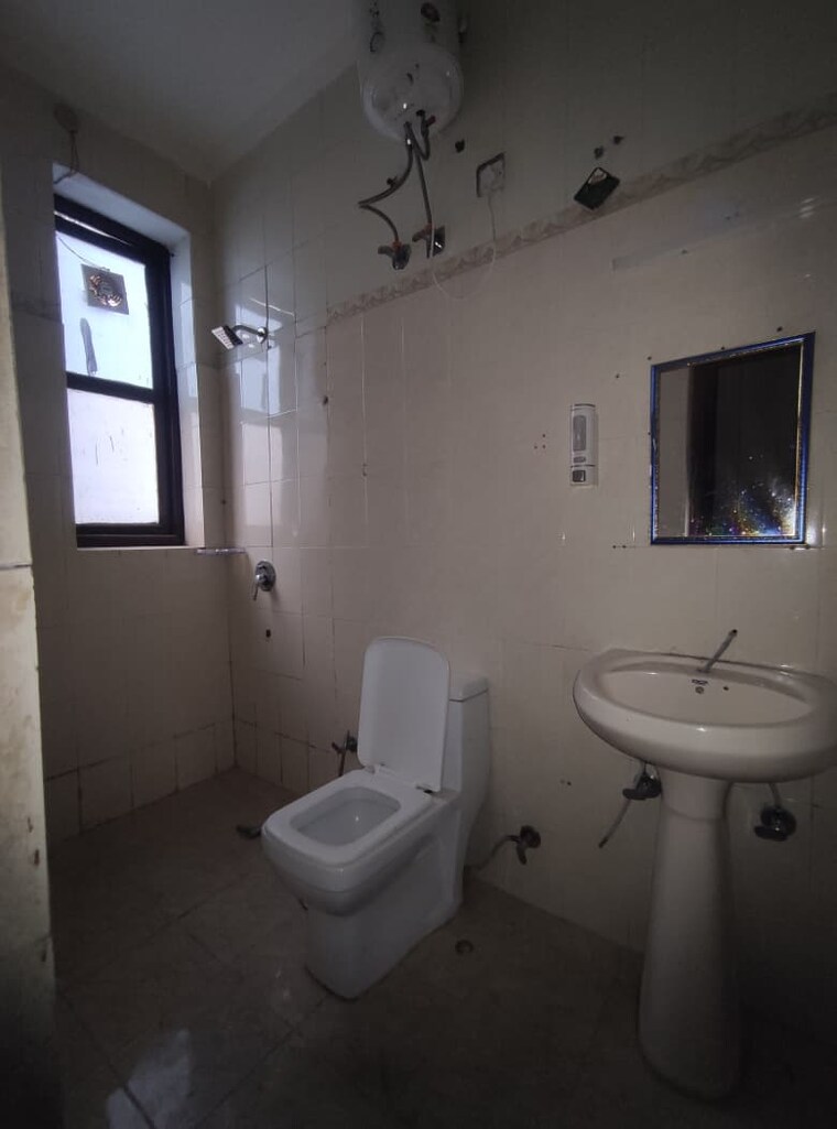 Bathroom, emaar-palm-hills 4 Bedroom 1950 Sq.Ft. Apartment In Sector 77 Gurgaon 9431213