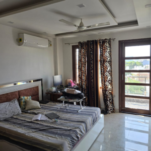 Room in 3.5 BHK Builder Floor at Sector 23 – for Rent
