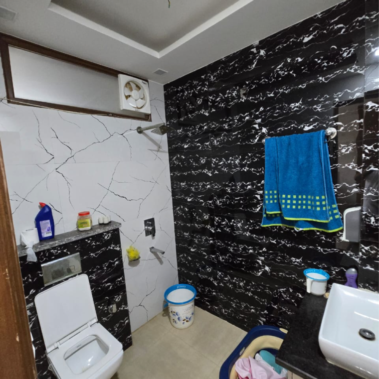 Bathroom, sector 23 3.5 Bedroom 1500 Sq.Ft. Builder Floor In Sector 23 Gurgaon 9431321
