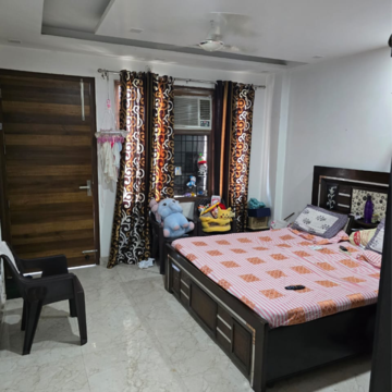 Room in 3.5 BHK Builder Floor at Sector 23 – for Rent