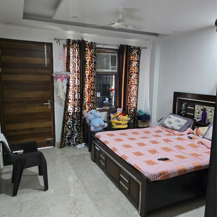 Room, sector 23 3.5 Bedroom 1500 Sq.Ft. Builder Floor In Sector 23 Gurgaon 9431321