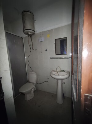 Bathroom in 4 BHK Apartment at Emaar Palm Hills, Sector 77 – for Rent