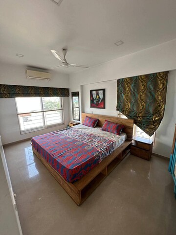 Master Bedroom in 3 BHK Apartment at Bandra West – for Rent