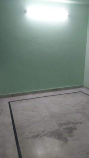 Room in 2.5 BHK Builder Floor at Mayur Vihar – for Rent