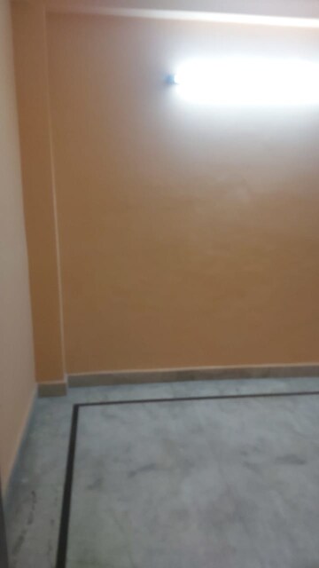 Room in 2.5 BHK Builder Floor at Mayur Vihar – for Rent