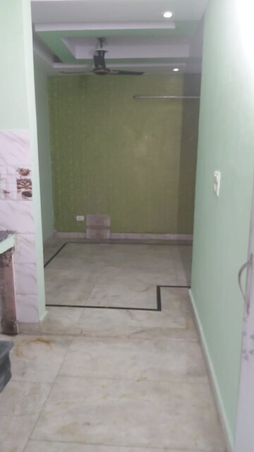Bathroom in 2.5 BHK Builder Floor at Mayur Vihar – for Rent