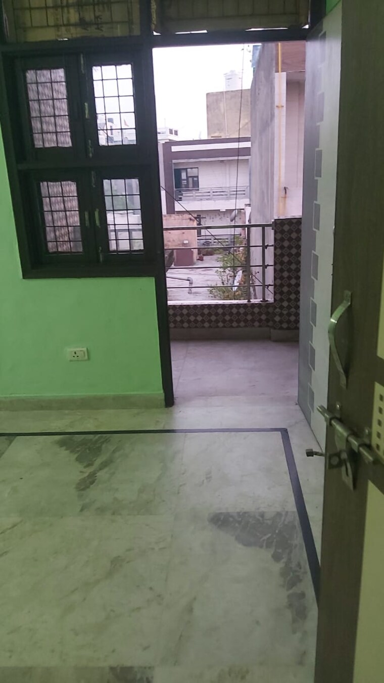 Balcony, mayur vihar 2.5 Bedroom 750 Sq.Ft. Builder Floor In Mayur Vihar Delhi 9431435