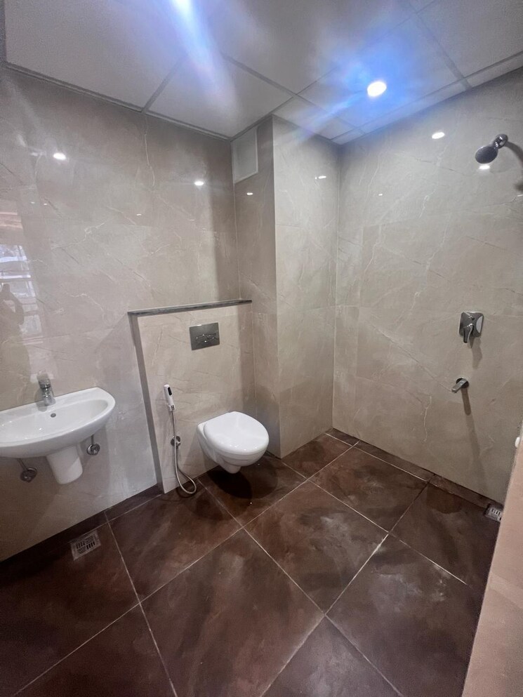 Bathroom, skylar-homes 3 Bedroom 1800 Sq.Ft. Apartment In Patiala Road Zirakpur 9431382